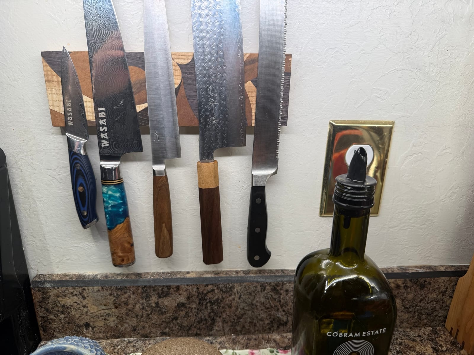 Magnetic veneered knife rack