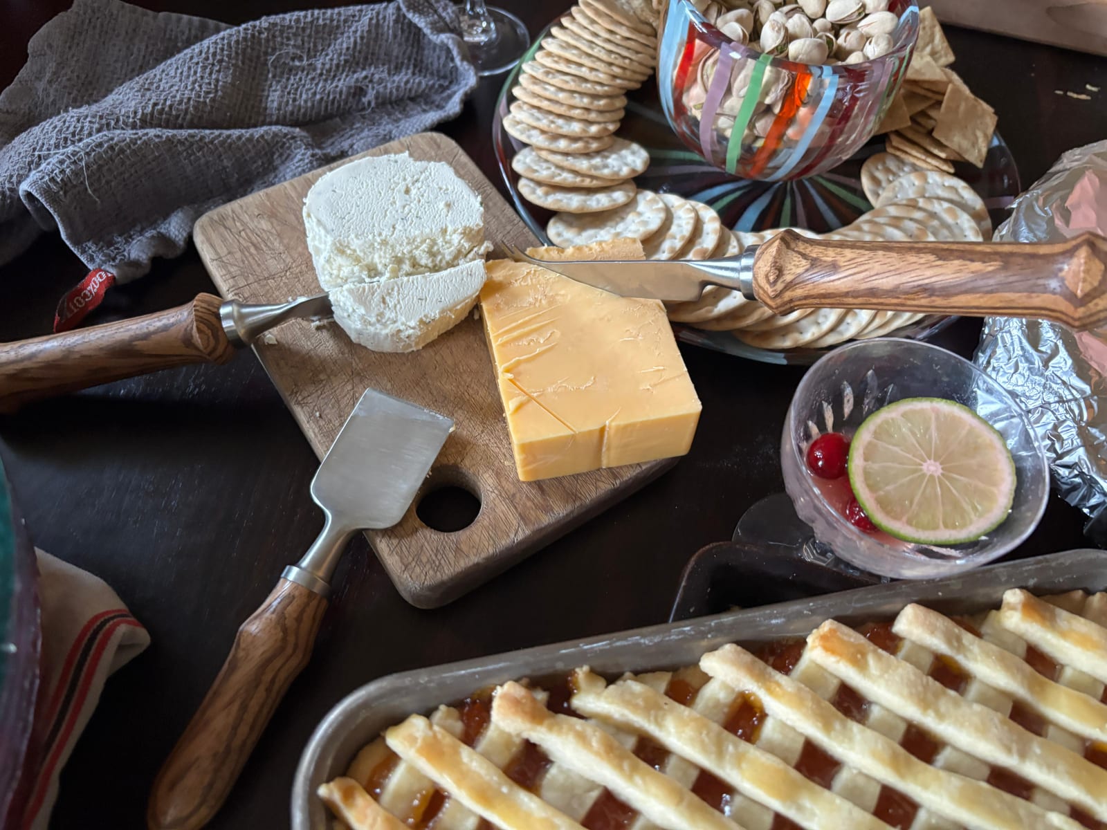 Cheese board with olive-wood-handled knives